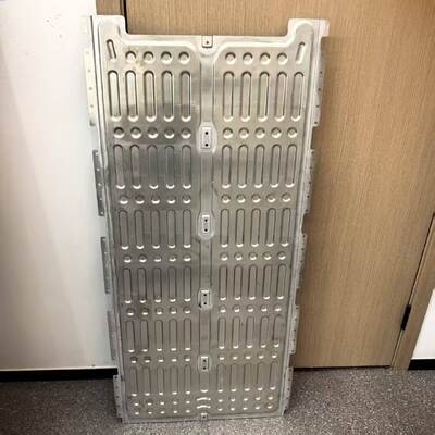 คุณภาพ Stamped Brazed Water Cooling Plate 800x500x10mm For Battery Energy Storage Rack โรงงาน